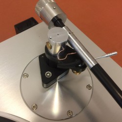 Prototype Schroeder tonearm on Luxman PD-171 turntable at RMAF 2015